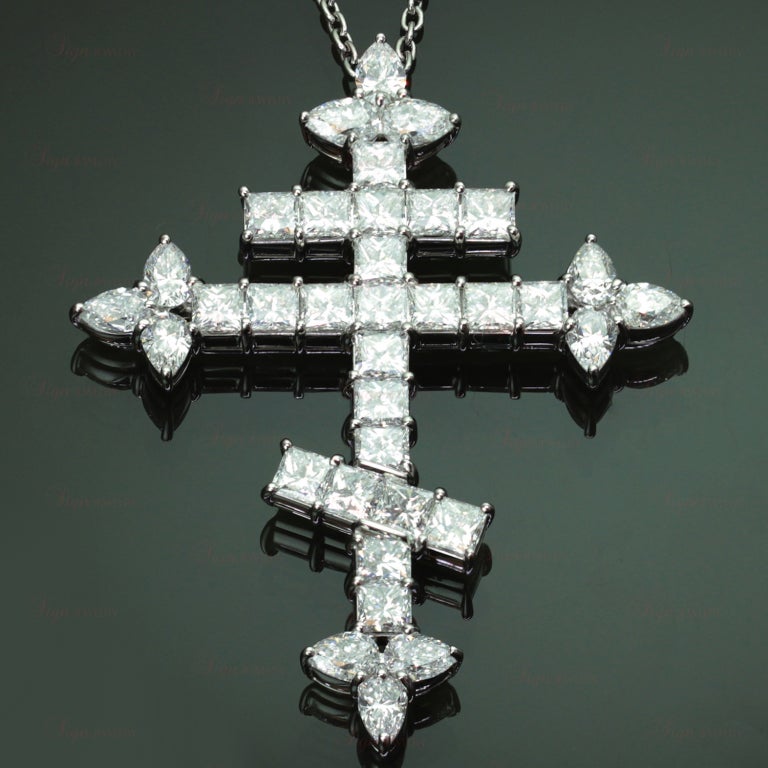 Important Harry Winston 10.86 Carats Diamond  Orthodox Cross Pendant Necklace In New Condition In New York, NY