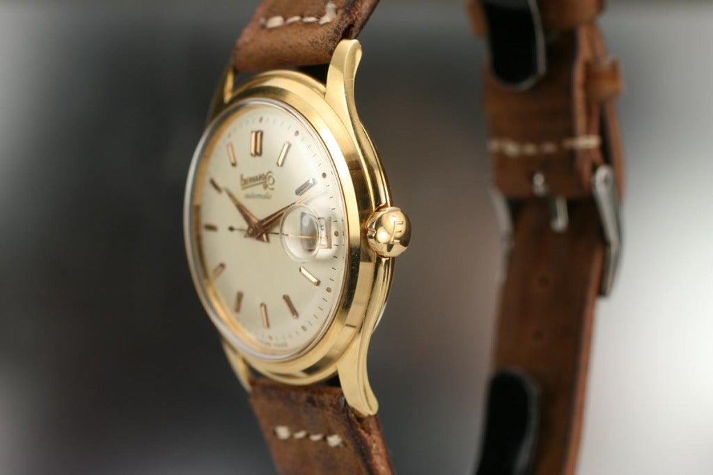 This is a beautiful example of the Eberhard & Co reference 11513 in 18k yellow gold with date and an original dial.