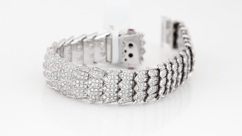 ROBERTO COIN Diamond White Gold Bracelet In New Condition For Sale In Los Angeles, CA