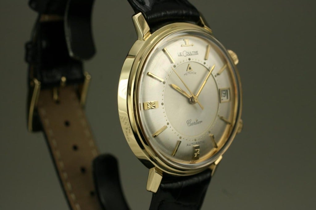 LECOULTRE Yellow Gold Memovox Retailed by CARTIER circa 1960s In Excellent Condition In Miami Beach, FL