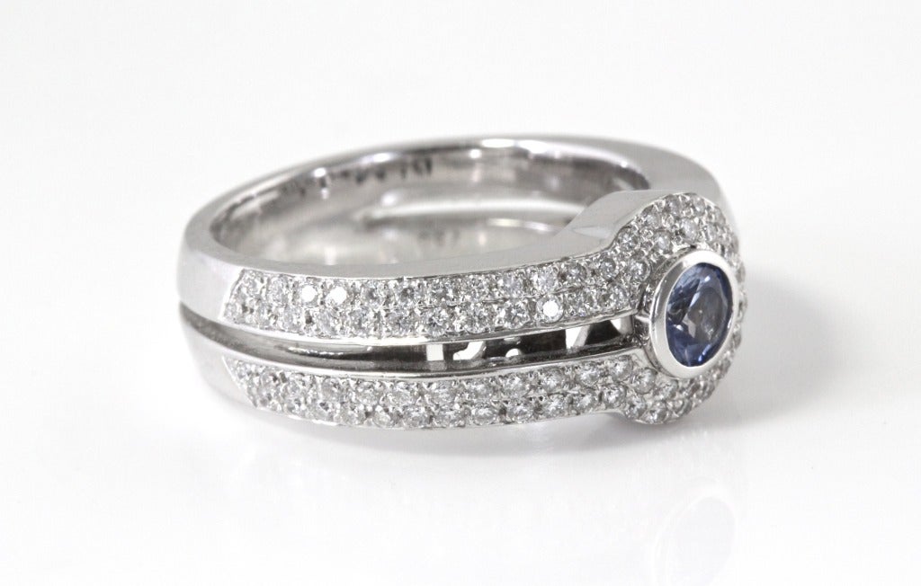 Di MODOLO White Gold, Diamond and Blue Sapphire Ring In New Condition For Sale In Los Angeles, CA