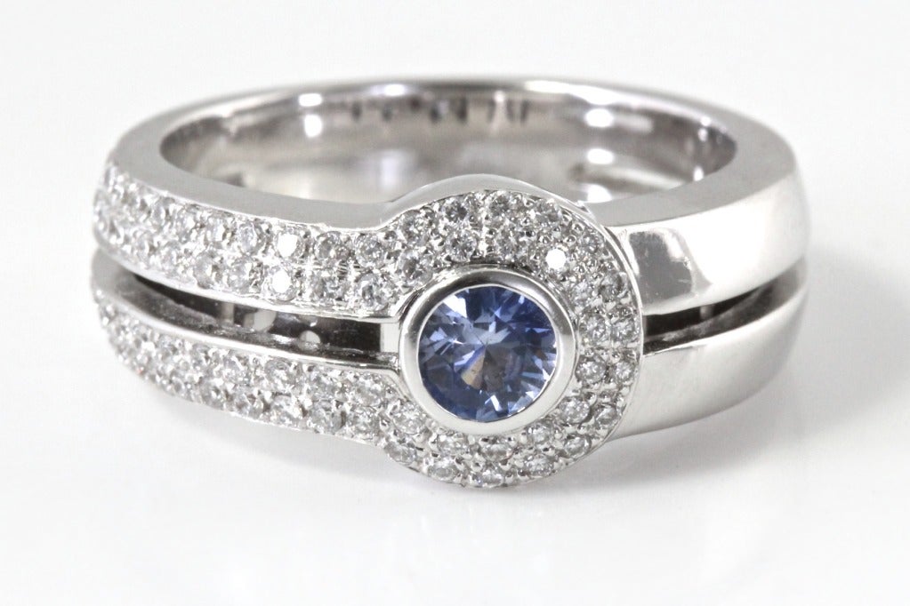 Di MODOLO White Gold, Diamond and Blue Sapphire Ring For Sale 3