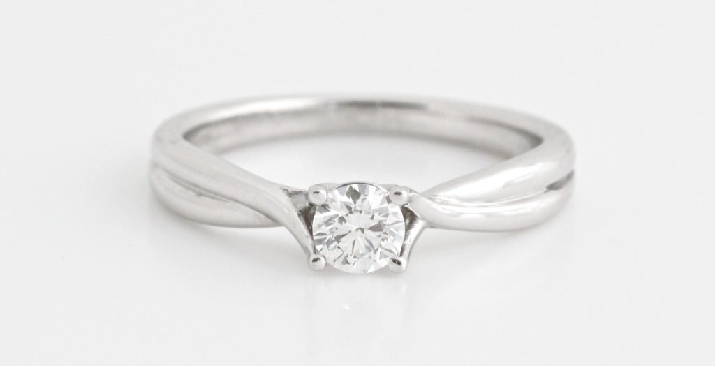 HEARTS ON FIRE White Gold & Diamond SIMPLY BRIDAL TWIST Ring