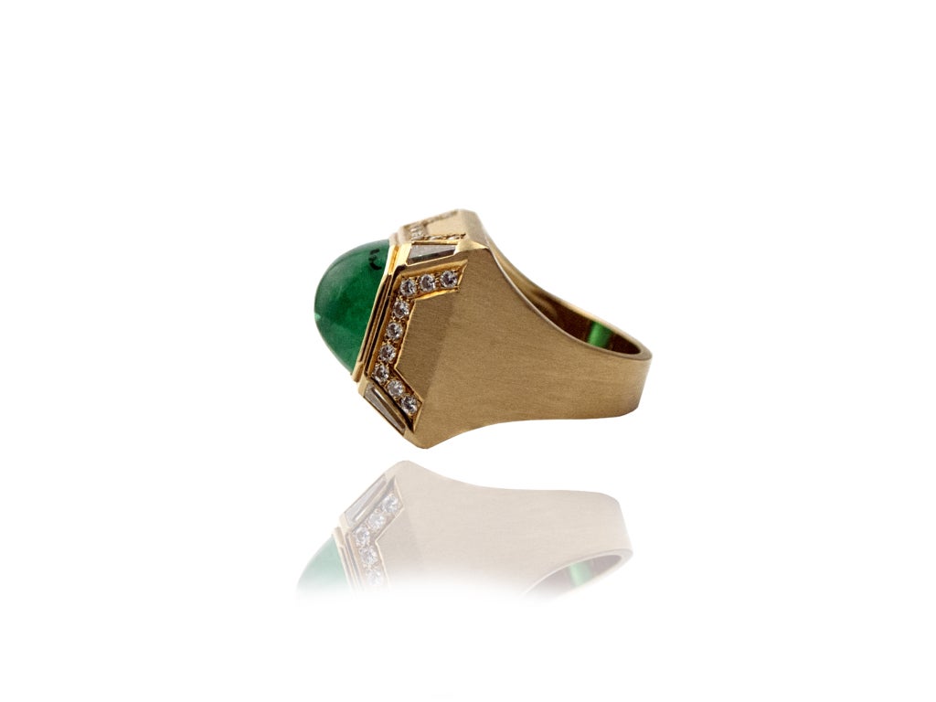 Sugarloaf Cabochon Vintage Emerald & Diamond Ring