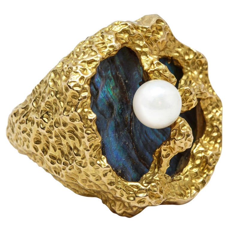 A rare vintage demi-parure made up of a pair of attractive 18k gold textured earclip mounts, approximately 24 mm in diameter and each set with a pearl. A matching ring, entirely decorated with the same golden texture, ring size 5 ½, and fine