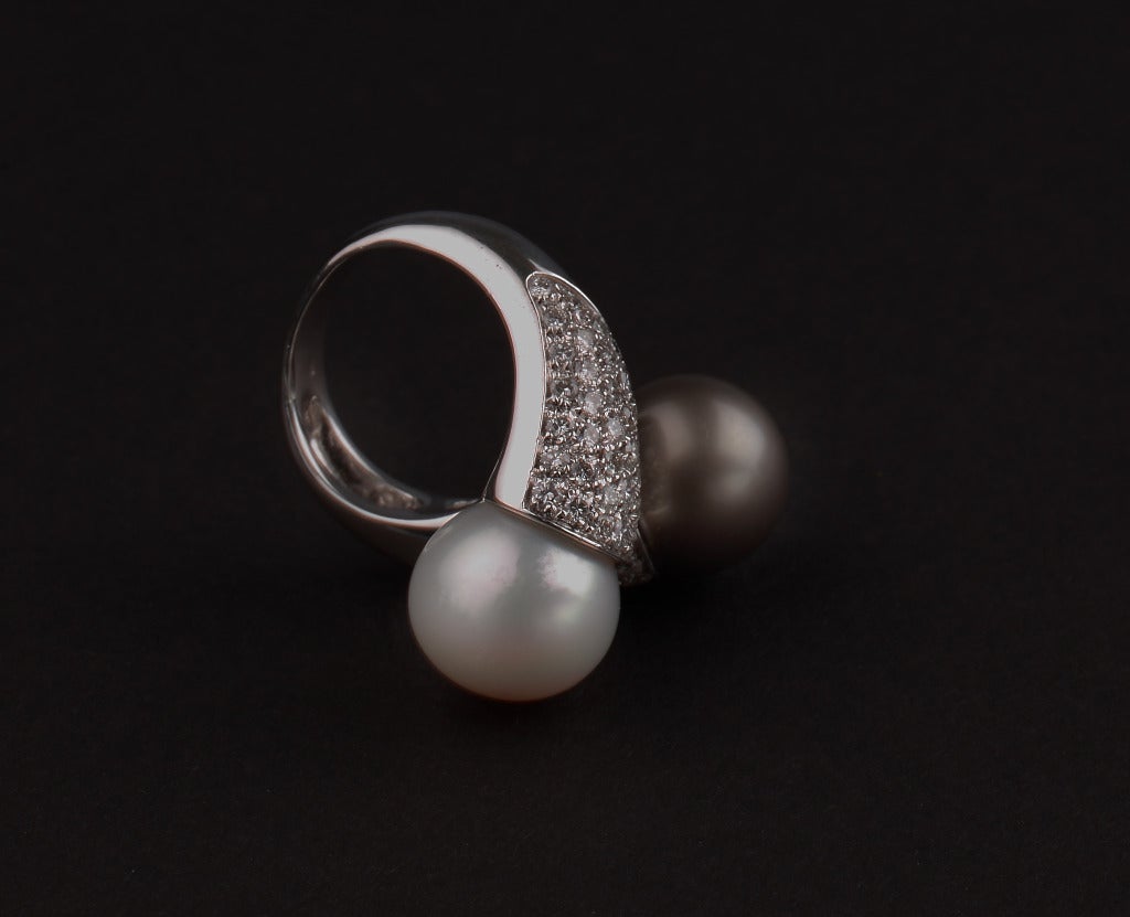 Pavé set with 84 diamonds weighing circa 2,52 carats, Tahiti- and South Sea pearl measuring 13 mm in diameter. Mounted in 18K white gold. 
Total weight: 19,1g. Re-sizable