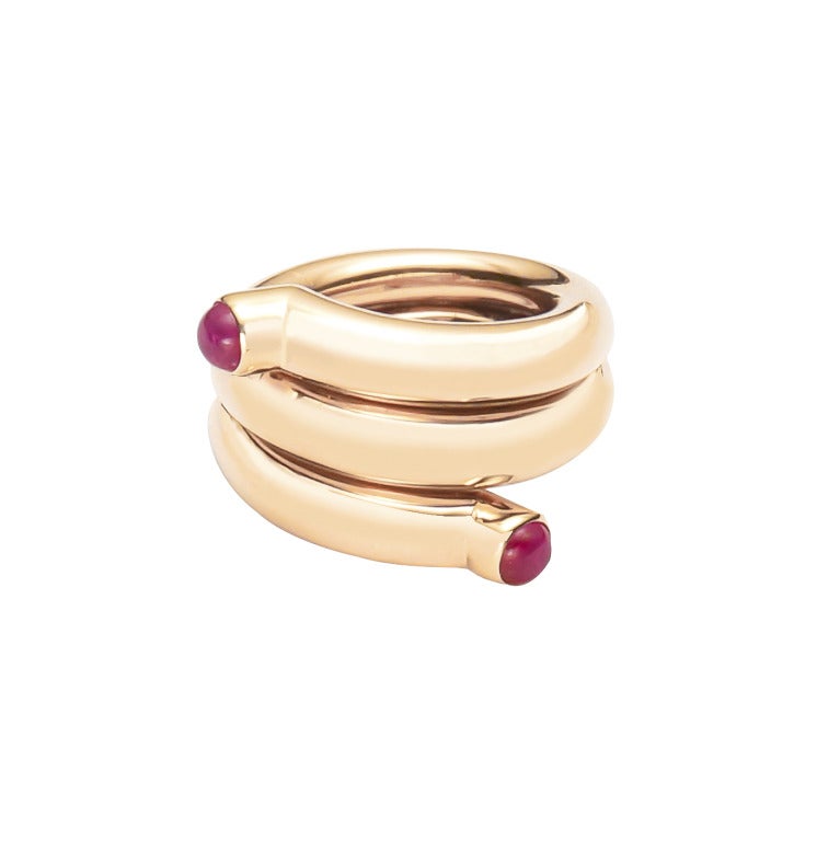 Beautiful 18kt yellow gold with cabochon ruby ring, size 4 can be resized. Signed 