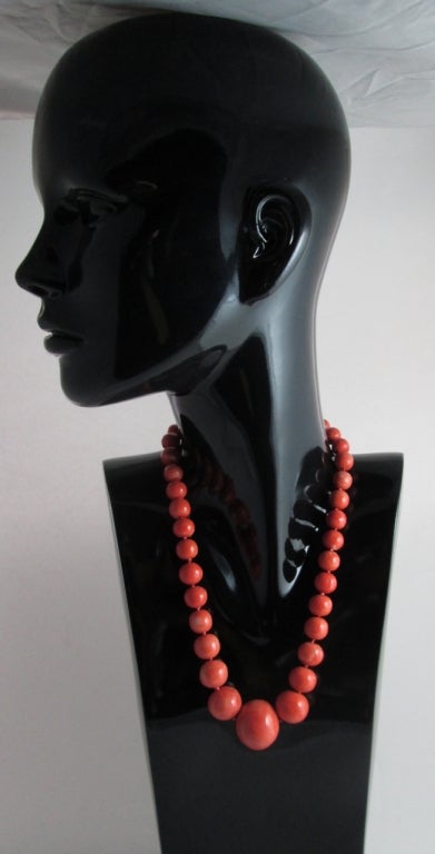 The necklace designed as a graduated single row of 10.61 - 29.58mm coral Corallium Rubrum beads.

Lenght 56cm

Weight 170gr.

During the nineteenth century, the waters near the Italian town of Torre Del Greco were discovered as a rich source