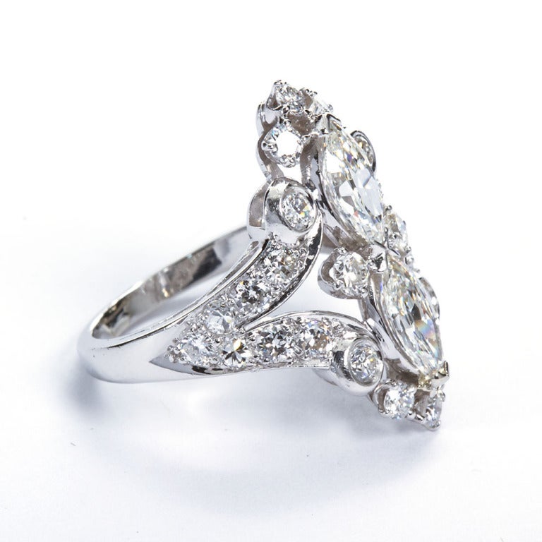Eleganter 1940er Diamant-Platin-Ring im Zustand „Hervorragend“ in Lakewood, NJ