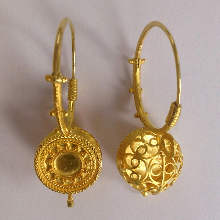 Italienische Granulierte Goldkorb-Ohrringe (Zeitgenössisch) im Angebot