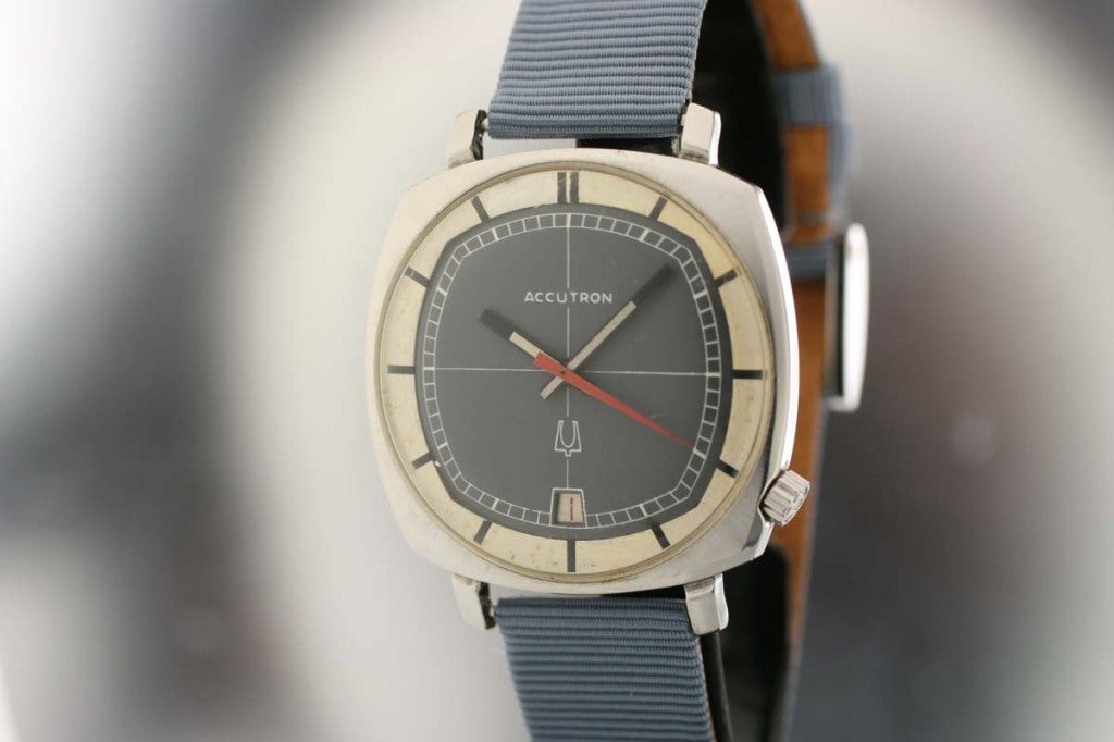 Bulova Accutron wristwatch with beautiful gray dial, date and red seconds hand. Accutron tuning-fork mechanism.