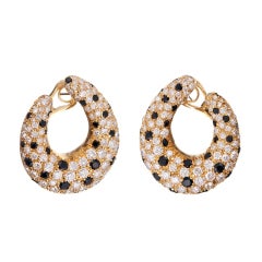 Sophisticated White Diamond and Onyx Yellow Gold Earrings