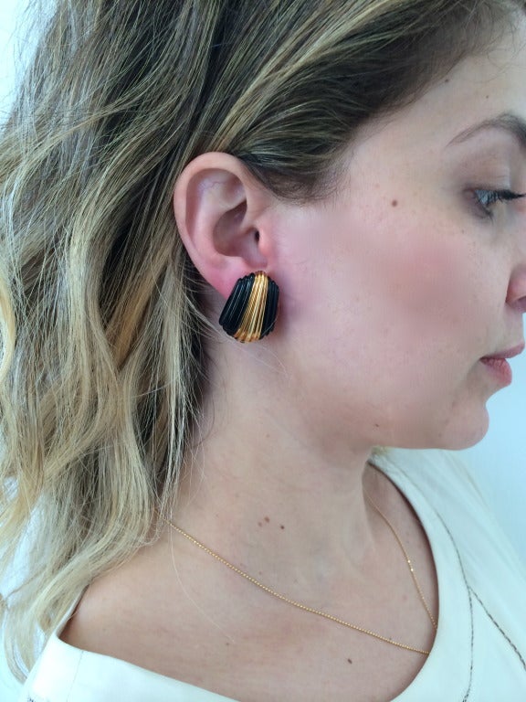 Turi Onyx Gold Earrings In Excellent Condition In Beverly Hills, CA