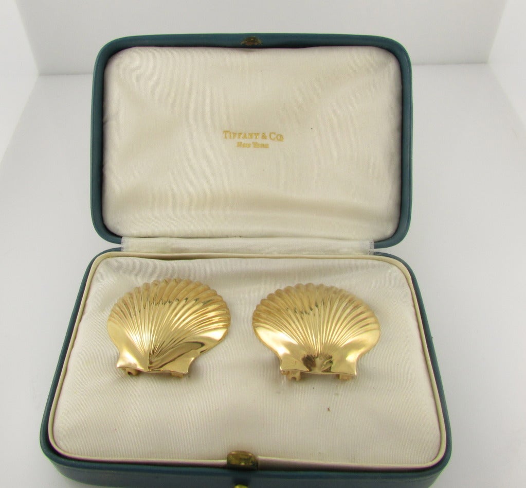 Pair of Shell Brooches by Tiffany & Co. In Excellent Condition In San Francisco, CA