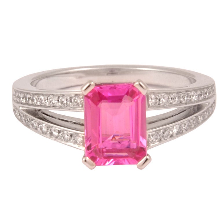 A Lovely Pink Sapphire Ring For Sale