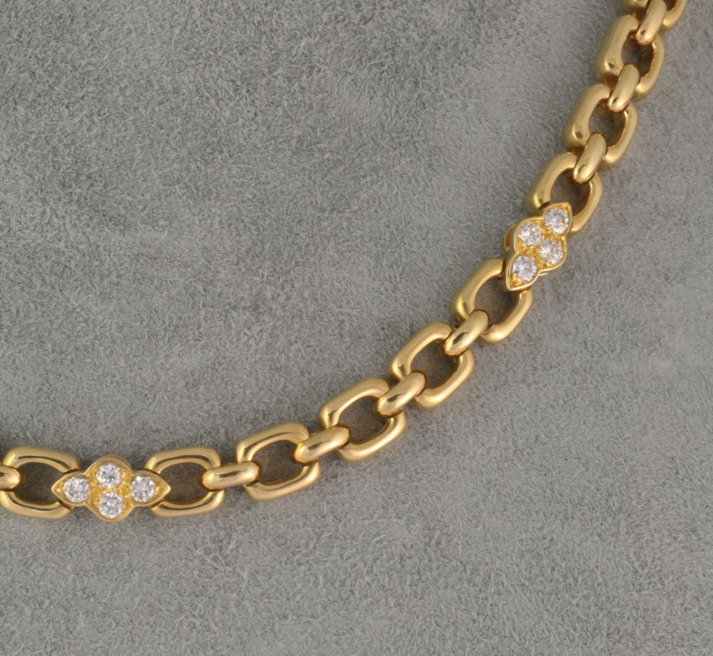 An Elegant Yellow Gold Necklace