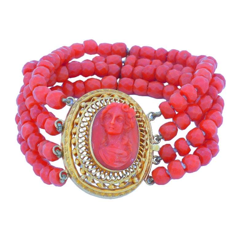 Rare coral bracelet from the XIXth century For Sale