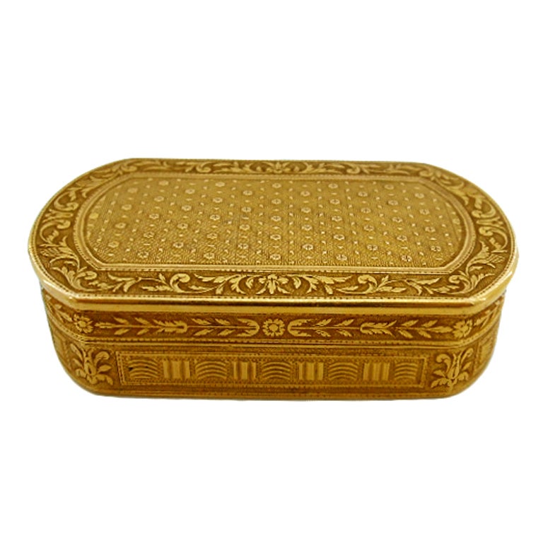A XIXth century gold snuff box For Sale
