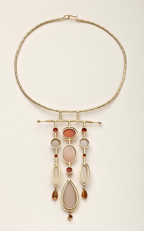 A rare and important early necklace by British artist Wendy Ramshaw (born 1939). Ramshaw, who is among Britain's foremost contemporary artists, is best known for her stacking rings.  In 1972, she created this necklace of 18 karat gold, and cabochon