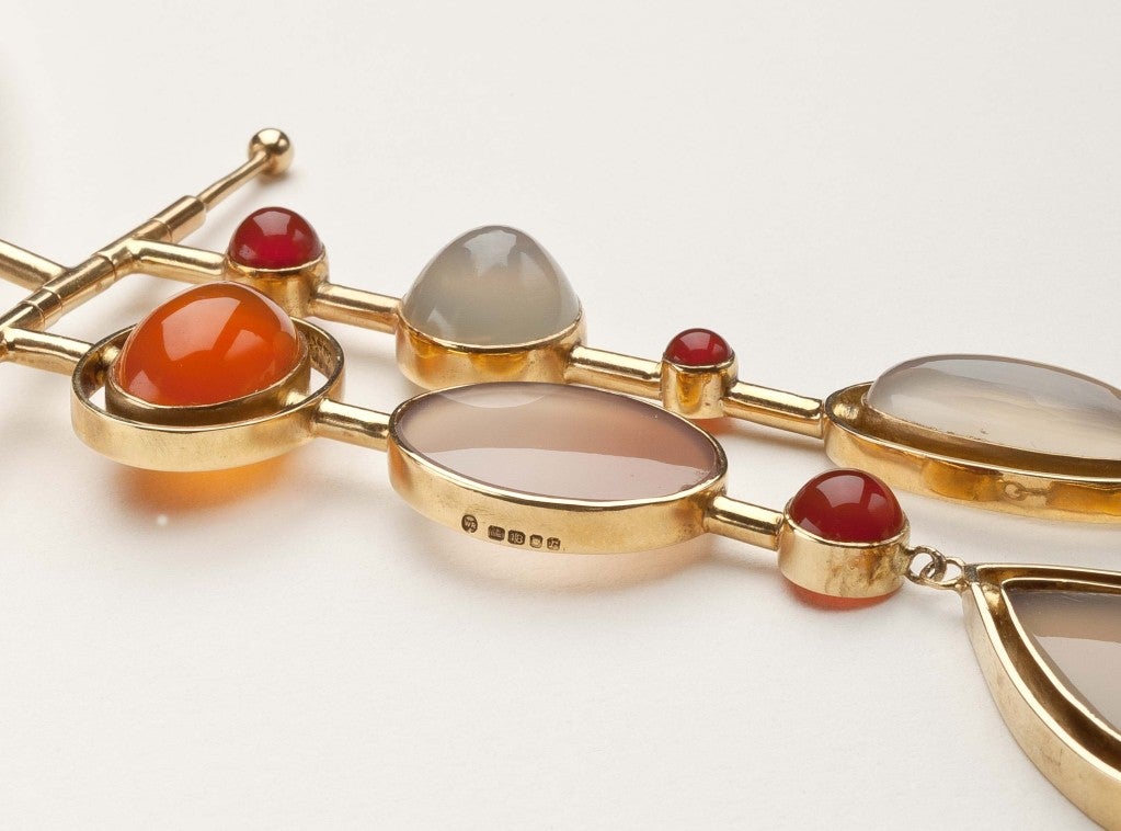 WENDY RAMSHAW Gold, Carnelian and Chalcedony Necklace c1972 In Excellent Condition For Sale In New York, NY