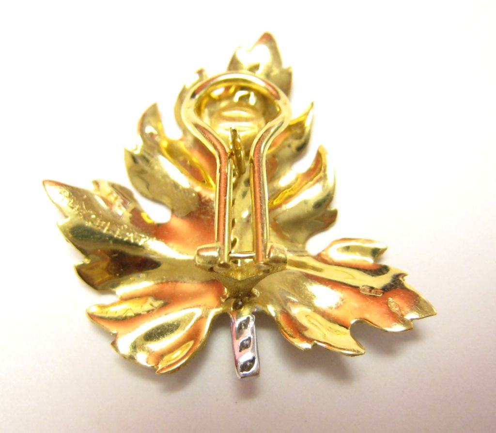 Women's BUCCELATI Textured Gold Leaf & Diamond Earrings. For Sale