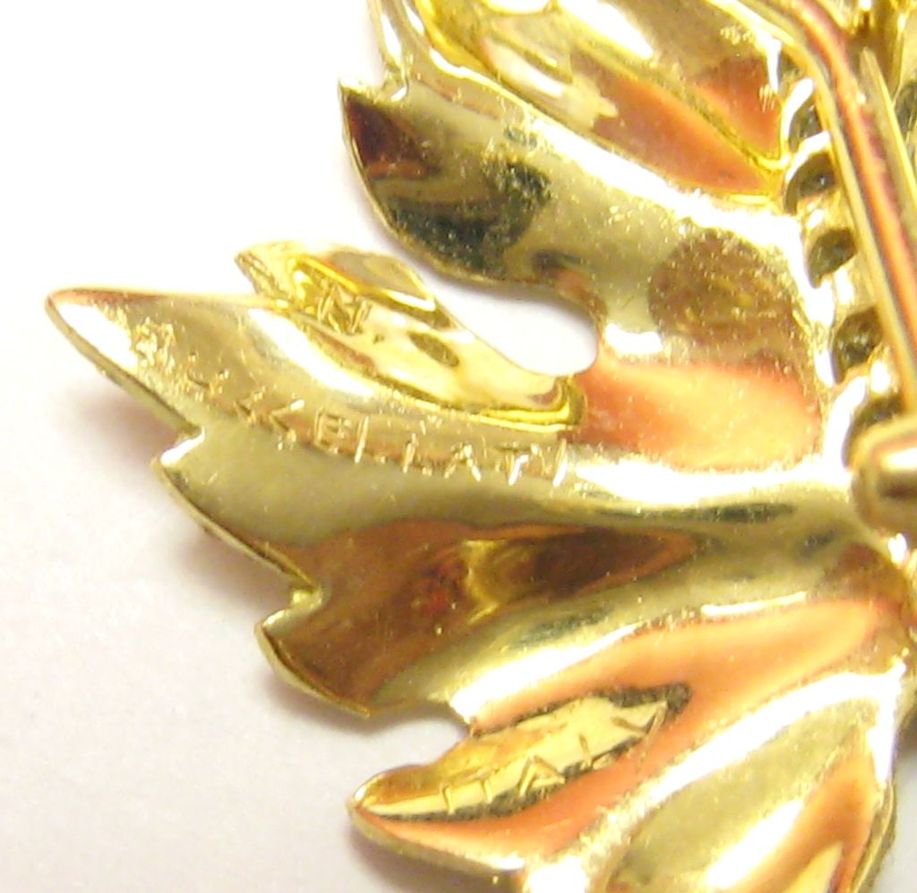 BUCCELATI Textured Gold Leaf & Diamond Earrings. For Sale 1