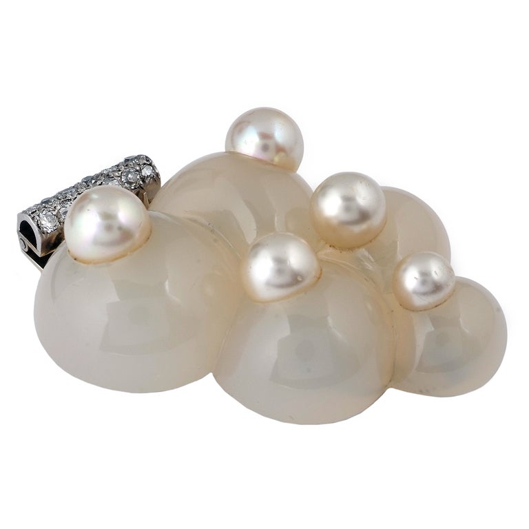 Designed as a stylised grape vine, the carved chalcedony body accented with button-shaped cultured pearls, to a stylised branch surmount set with circular-cut diamonds. Maker's mark for Groené et Darde, Assay marks for gold and platinum. Accompanied