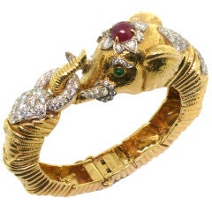 Vintage DAVID WEBB. A Gem-set Yellow Gold Bangle.