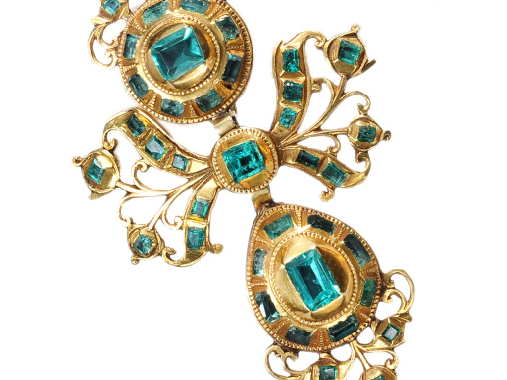 Women's Very Scarce: Antique Emerald Earrings of the Iberian Peninsula