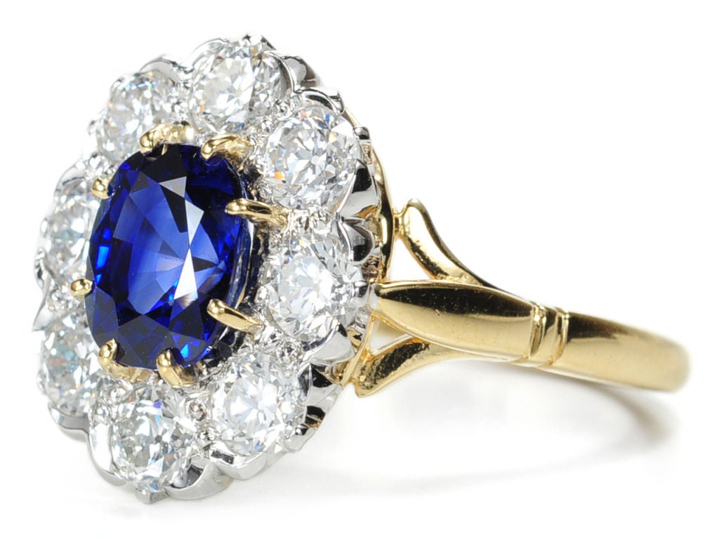 Women's Look of the Decade: Sapphire Diamond Cluster Ring For Sale