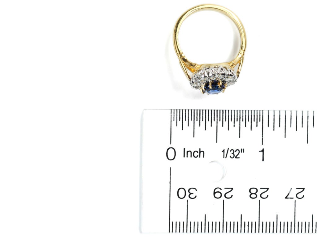 Look of the Decade: Sapphire Diamond Cluster Ring For Sale 5