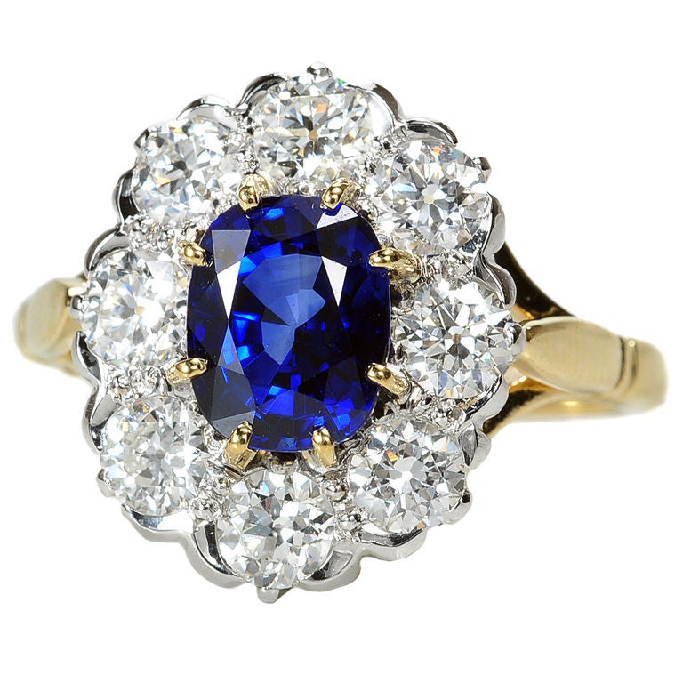Look of the Decade: Sapphire Diamond Cluster Ring For Sale