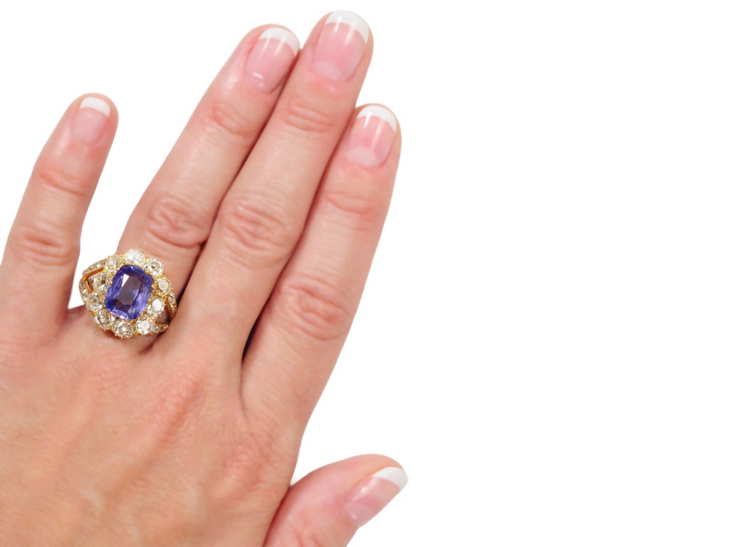 Magnificent No Heat Color Shift Purple Sapphire Ring For Sale 4