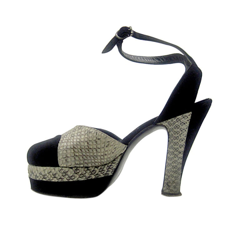 1940s Snakeskin and suede stacked ankle strapped pumps For Sale