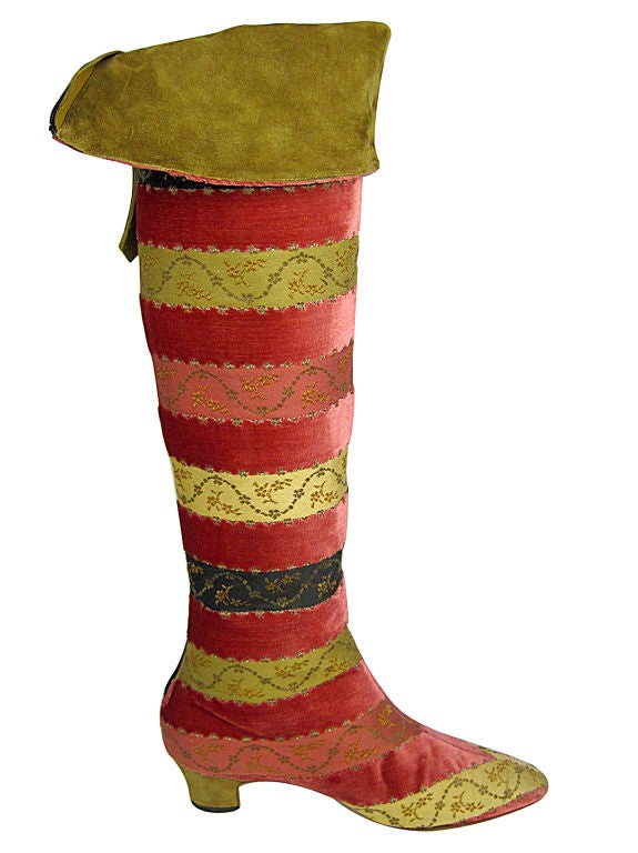 1980/90s Boots are velvet striped tapestry with suede lining top turn overs. Smallish louis heel makes them very comfortable.<br />
zipper up the back.<br />
<br />
Measurement<br />
Boot Height: 23.5
