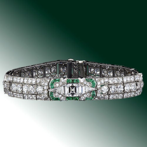 Fine Art Deco Diamond and Calibre Emerald Bracelet In Excellent Condition For Sale In San Francisco, CA