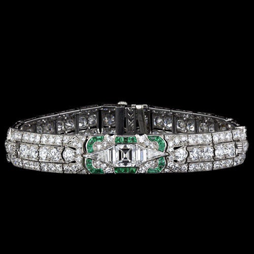 Women's Fine Art Deco Diamond and Calibre Emerald Bracelet For Sale