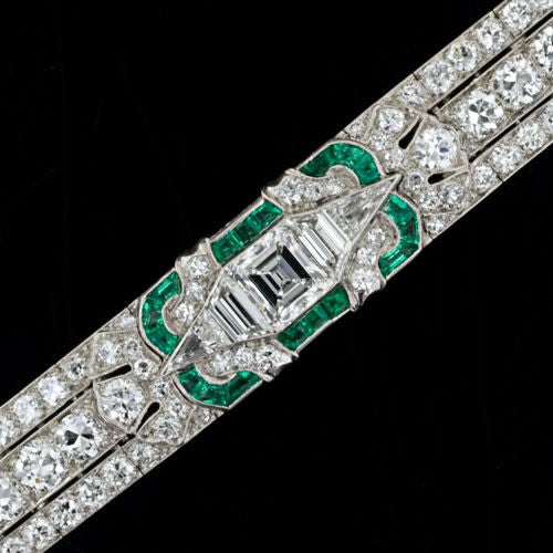 Fine Art Deco Diamond and Calibre Emerald Bracelet For Sale 1
