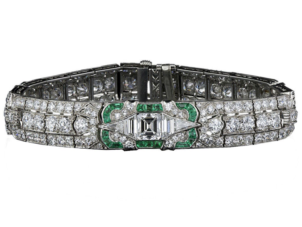 Fine Art Deco Diamond and Calibre Emerald Bracelet For Sale