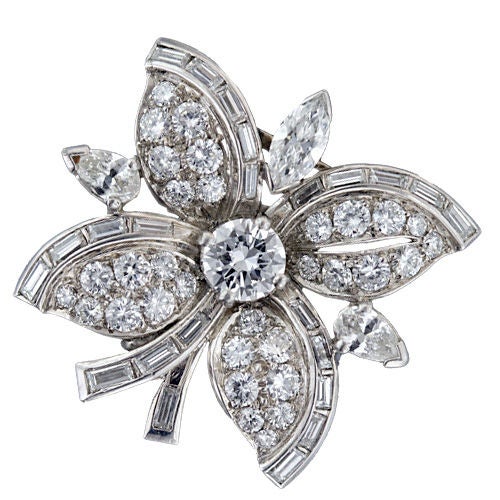 Diamond and Platinum Flower Clip Pin In Excellent Condition For Sale In San Francisco, CA