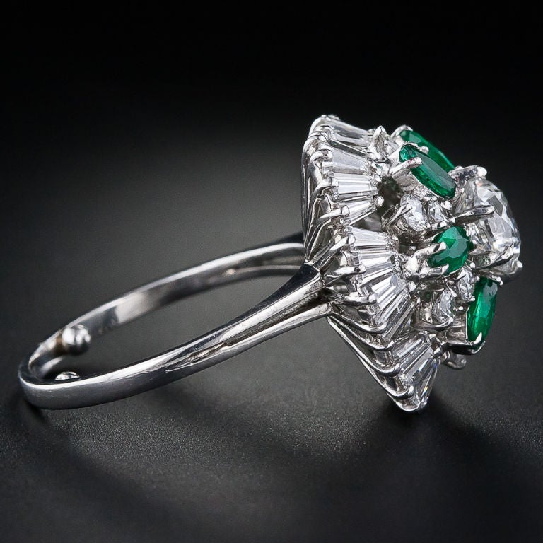 1.05 Carat Center Diamond, Emerald and Diamond Cocktail Ring In Excellent Condition For Sale In San Francisco, CA