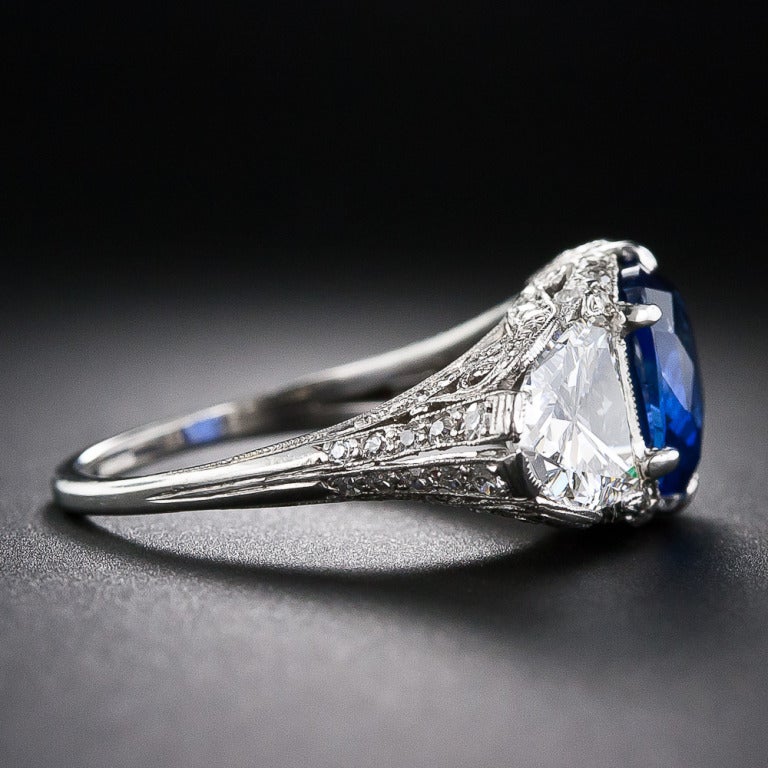 Magnificent 4.10 Carat Sapphire and Diamond Early-Art Deco Ring In Excellent Condition In San Francisco, CA