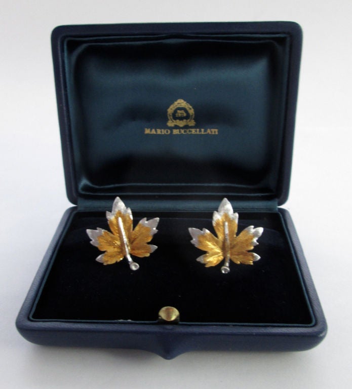 PLEASE NOTE: OUR PRICE IS FULLY INCLUSIVE OF SHIPPING, IMPORTATION TAXES & DUTIES

18k yellow and white Gold

Measurements Earrings are 25mm X 25mm

Weight: 9.9 gr

Signed M. Buccellati 18k,maker’s case