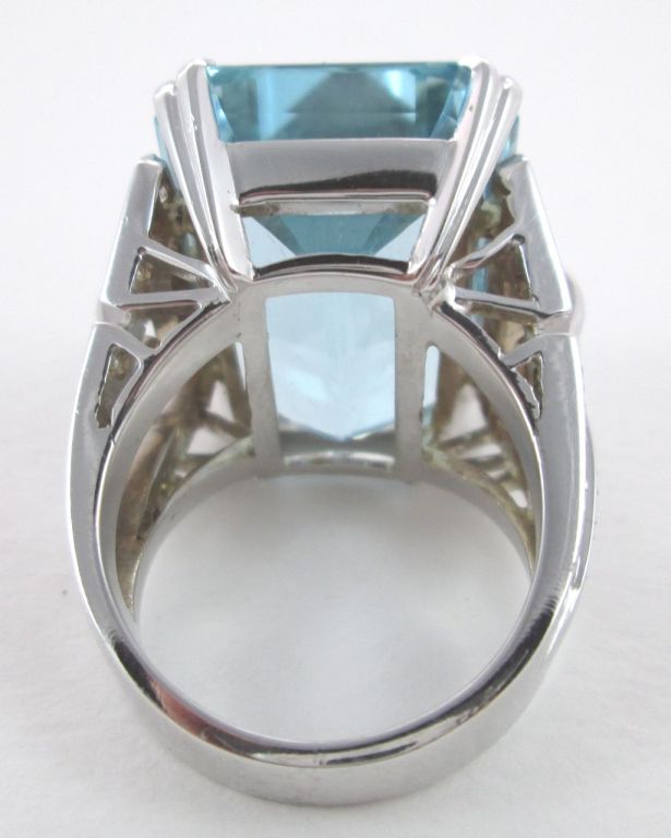 Contemporary 35.40 Carat Aquamarine Diamond Ring