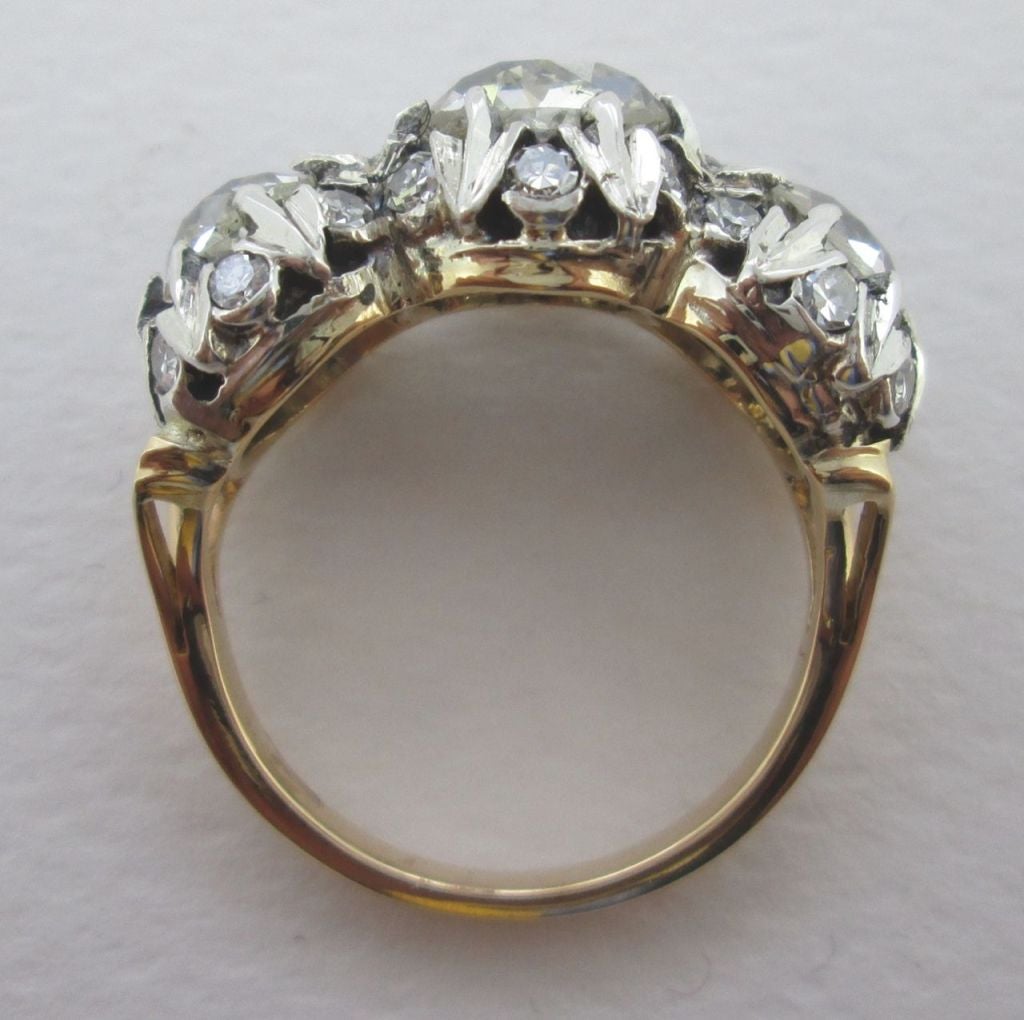 Three Stone Diamond Ring In Excellent Condition In Firenze, IT