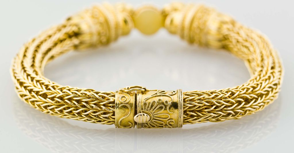 VAN CLEEF & ARPELS Etruscan Revival 18K Gold Emerald Bracelet 3