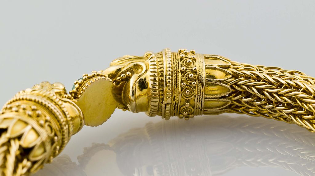VAN CLEEF & ARPELS Etruscan Revival 18K Gold Emerald Bracelet 4