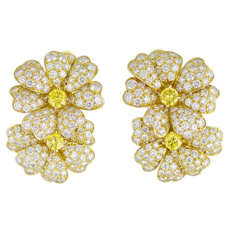 VAN CLEEF and ARPELS 18K Gold Yellow Diamond Flower Earrings at 1stDibs