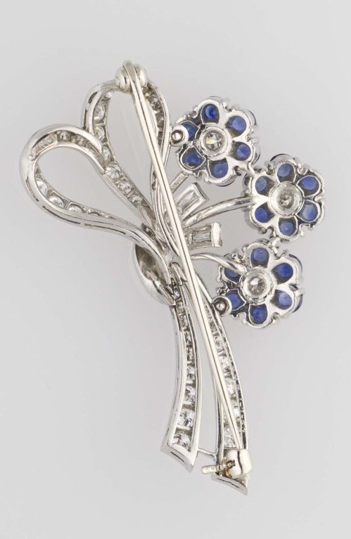 Women's RAYMOND YARD Estate Platinum Diamond Sapphire Flower Brooch
