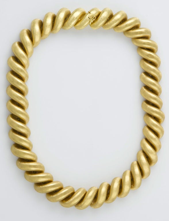 Impressive 18K gold link necklace from the 